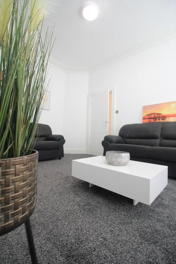 Media Manor - Fully Refurbished In 2022 - Large 6 Bedrooms, 3 Bathrooms Plus Media Games Room Блэкпул Экстерьер фото